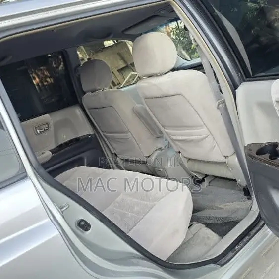 Toyota Kluger 2001 Silver