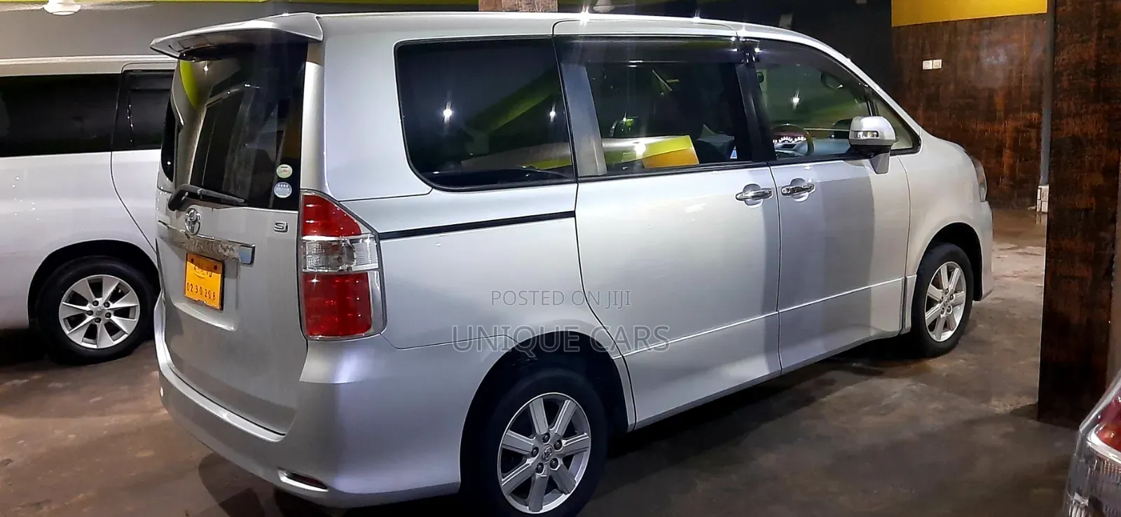 Toyota Noah 2009 Silver