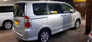 Toyota Noah 2009 Silver