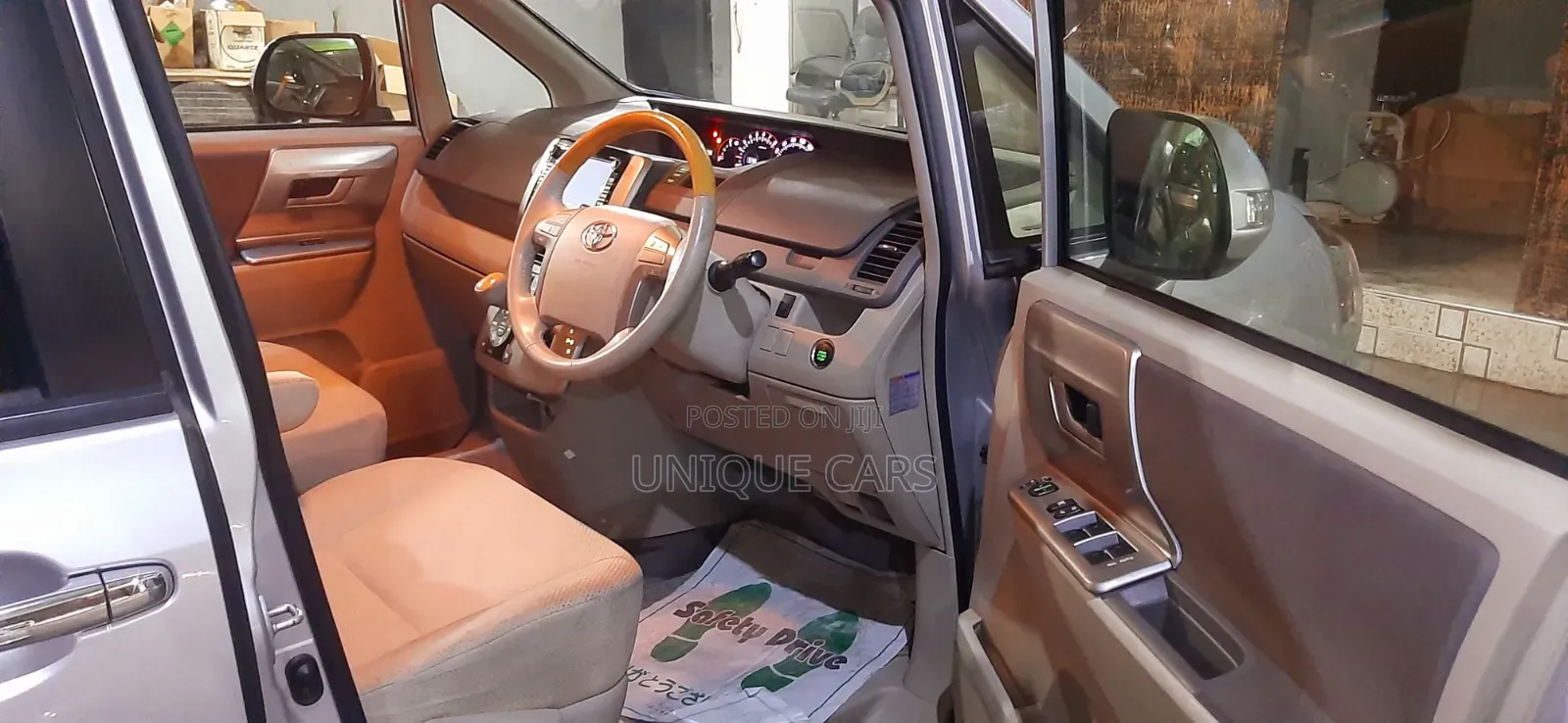 Toyota Noah 2009 Silver