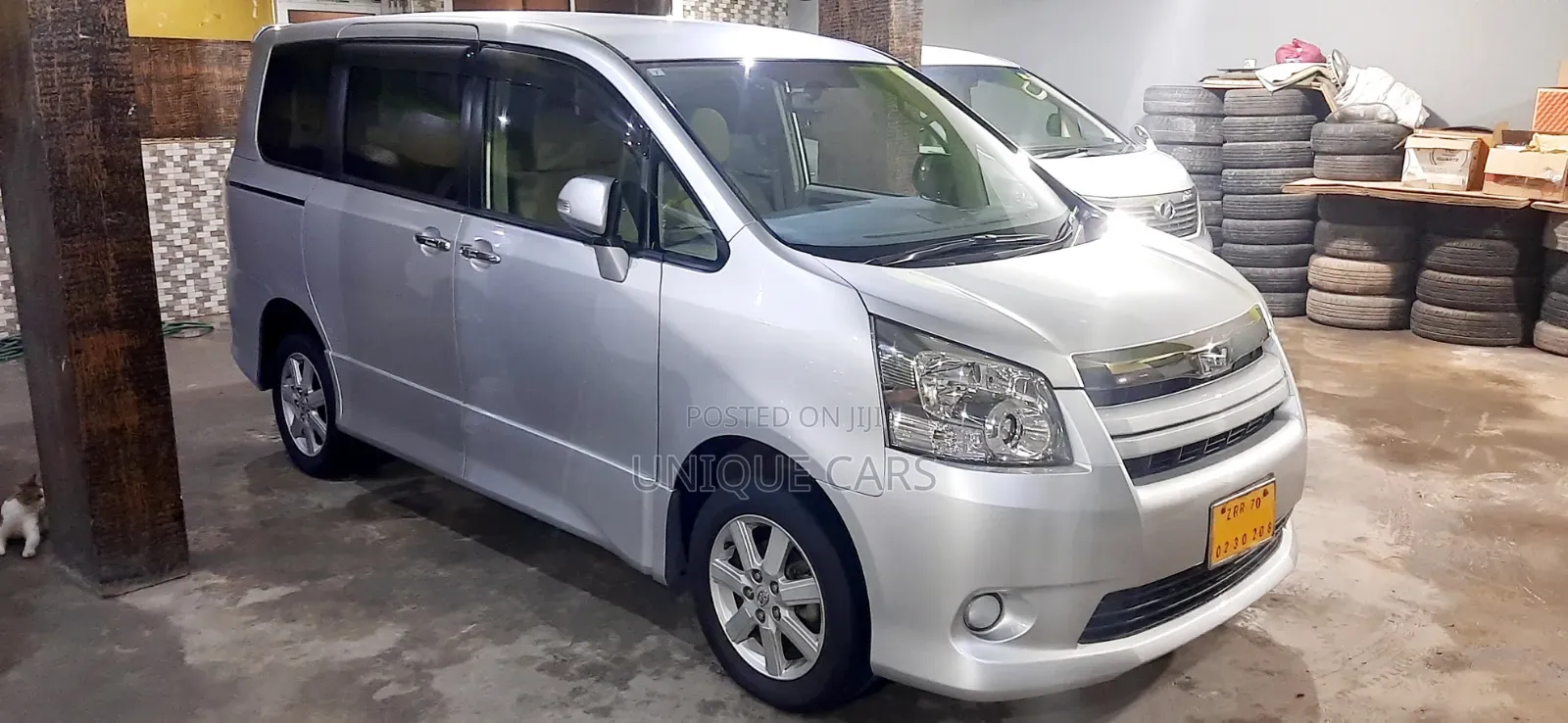 Toyota Noah 2009 Silver