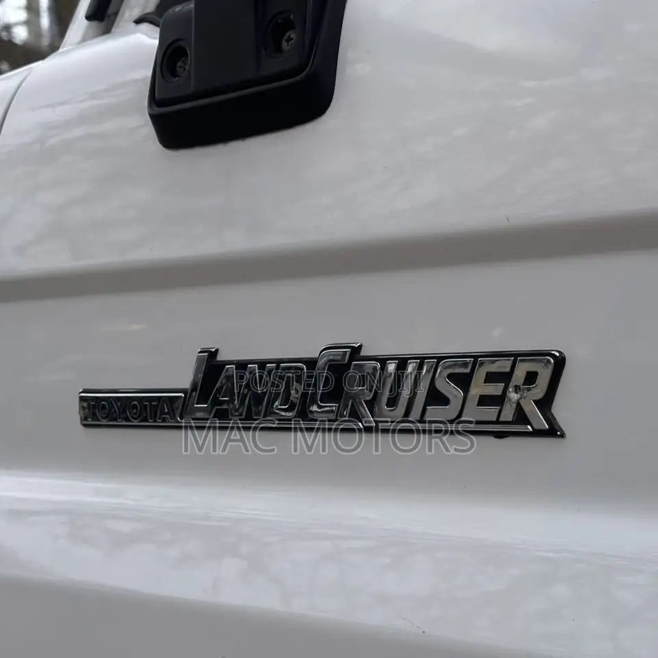 Toyota Land Cruiser 2016 White