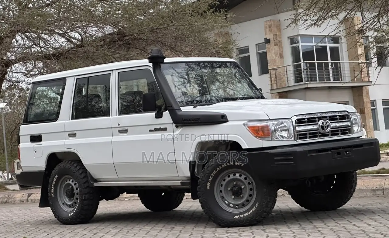 Toyota Land Cruiser 2016 White