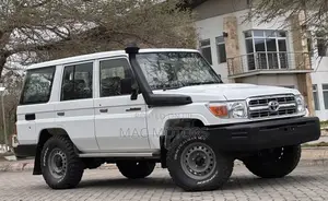 Toyota Land Cruiser 2016 White