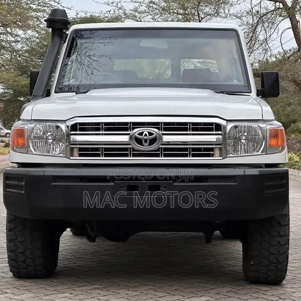 Toyota Land Cruiser 2016 White