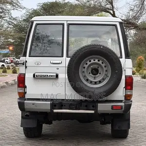 Toyota Land Cruiser 2016 White