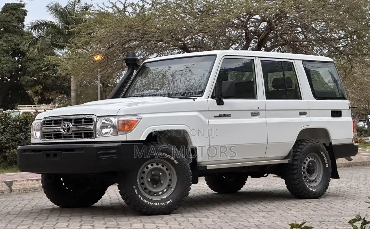 Toyota Land Cruiser 2016 White