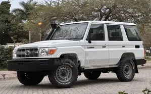 Toyota Land Cruiser 2016 White