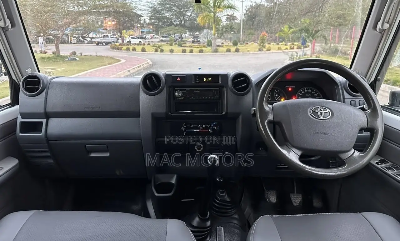 Toyota Land Cruiser 2016 White
