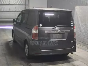 Toyota Noah 2009 Silver