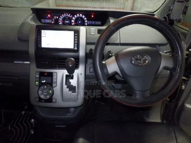 Toyota Noah 2009 Silver