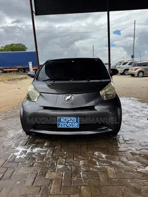 Toyota iQ 2011 Gray