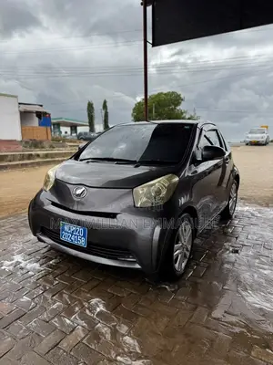 Toyota iQ 2011 Gray