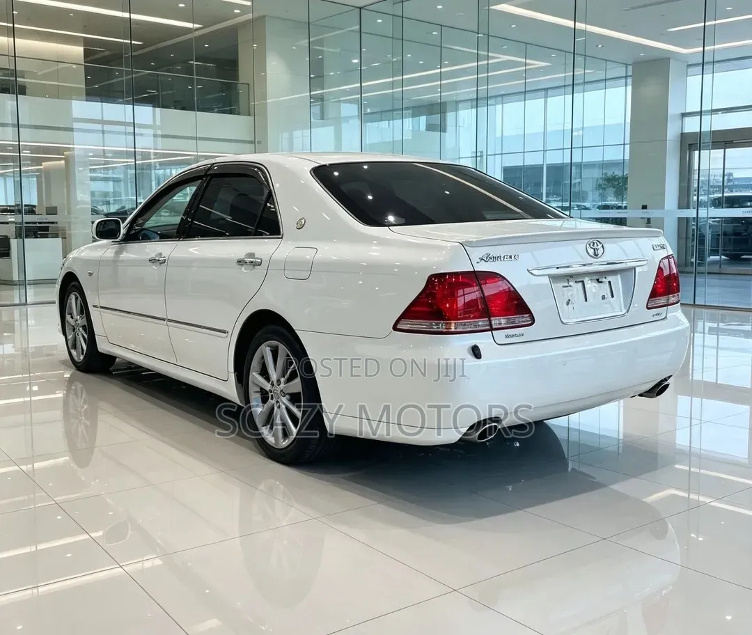 Toyota Crown 2006 White