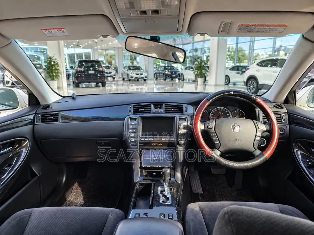 Toyota Crown 2006 White