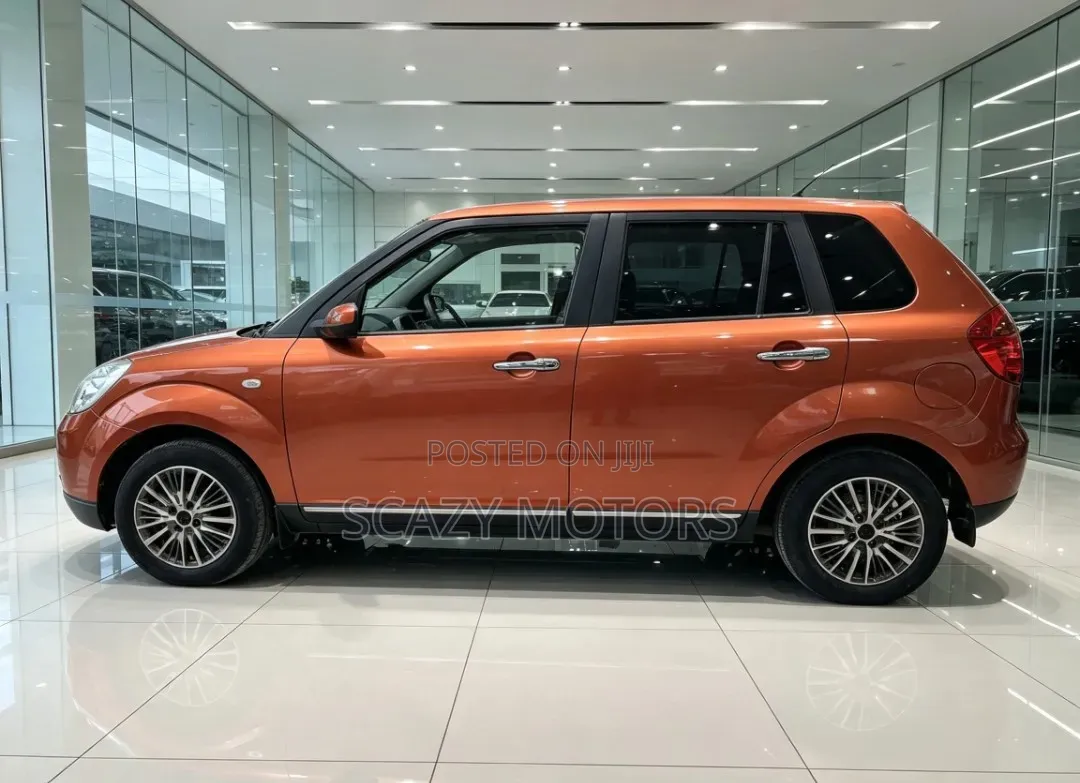 Mazda Verisa 2008 Orange