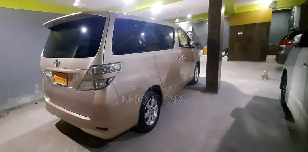 Toyota Vellfire 2009 Gold