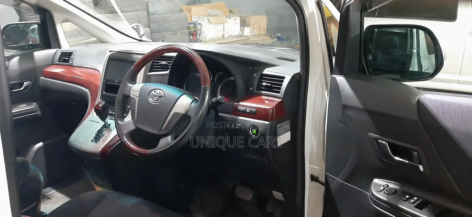 Toyota Vellfire 2009 Gold