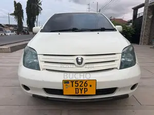 Toyota IST 2004 White