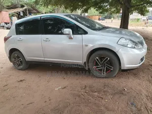 Nissan Tiida 2003 Silver