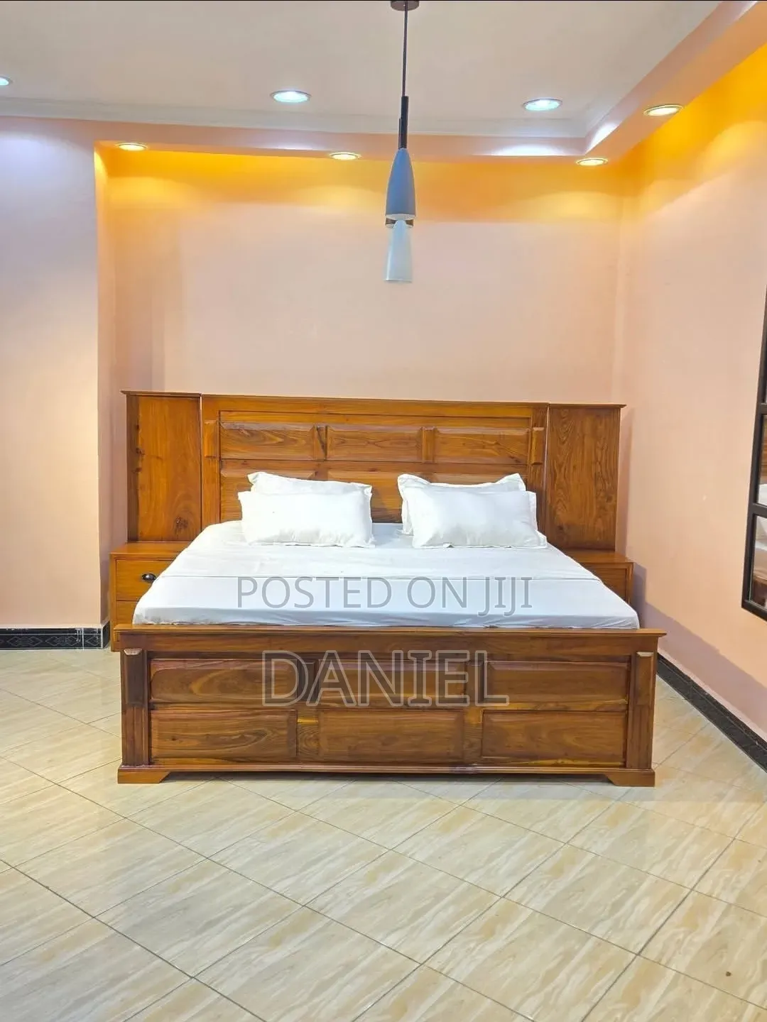 Kitanda Cha Mbao 6 Kwa 6 Pamoja Na Bedsides Mbili Rangi Ya Mbao