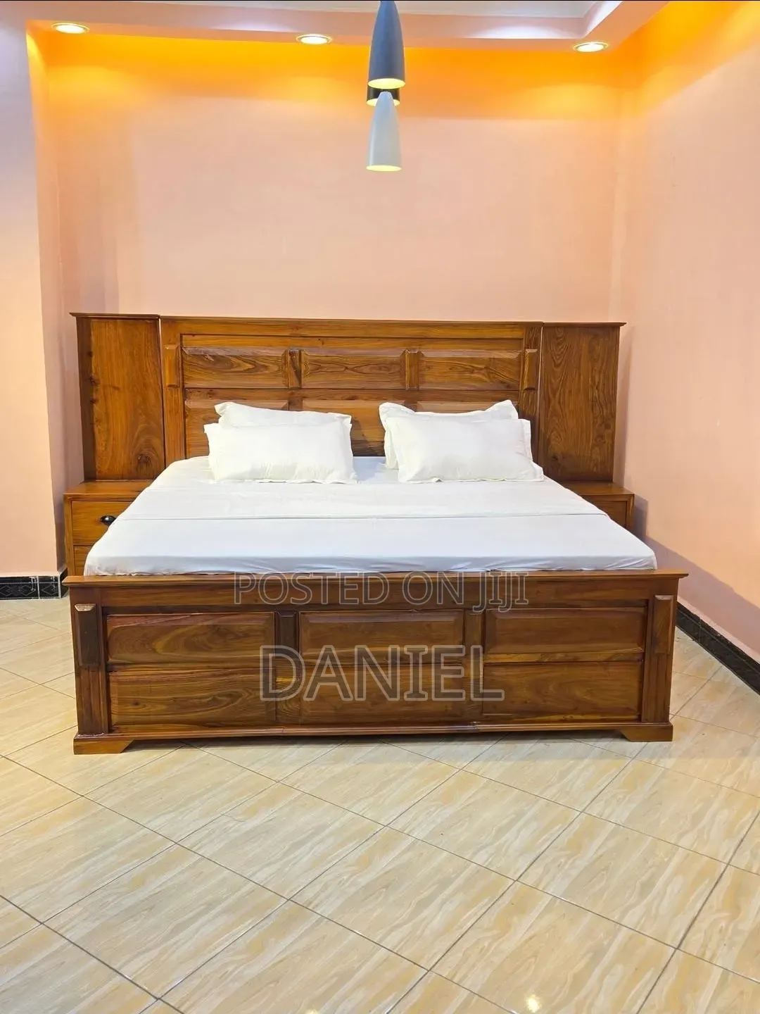 Kitanda Cha Mbao 6 Kwa 6 Pamoja Na Bedsides Mbili Rangi Ya Mbao