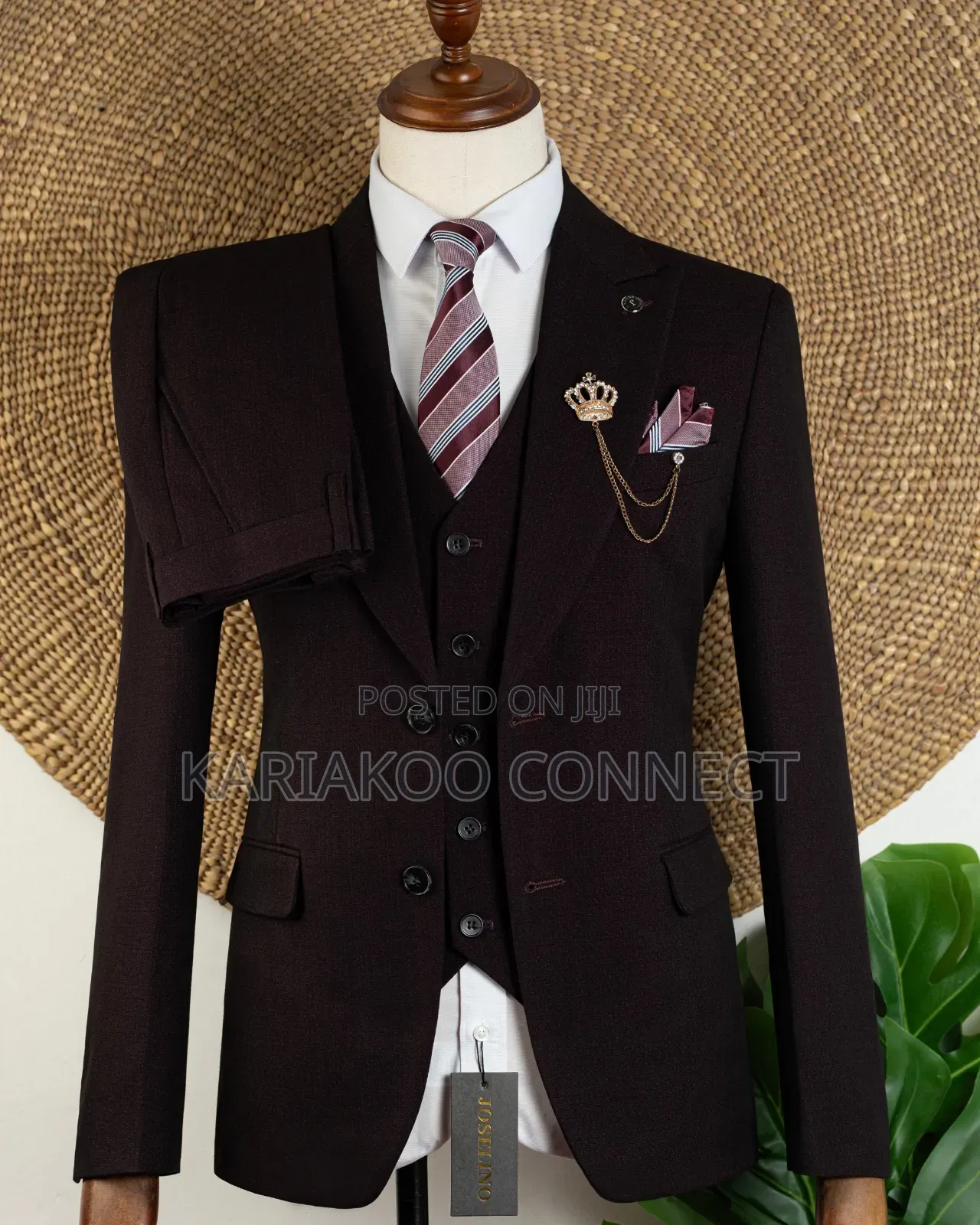 Men Expensive Look Suit