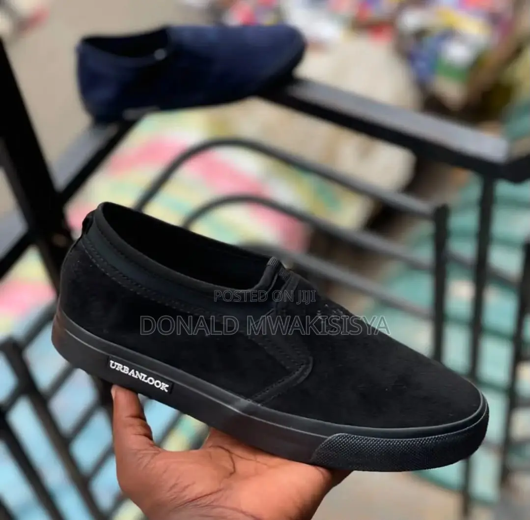 Convlence Sneakers