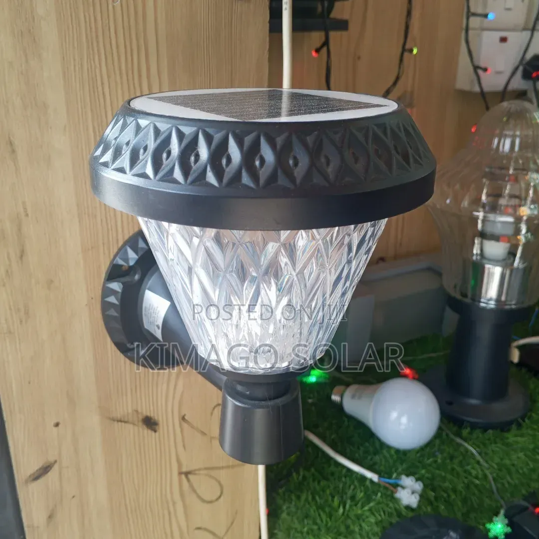 Waterproof LED Solar Wall Lamp for Outdoor Decoration