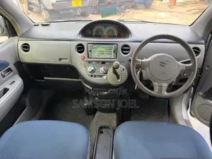 Toyota Sienta 2005 Silver