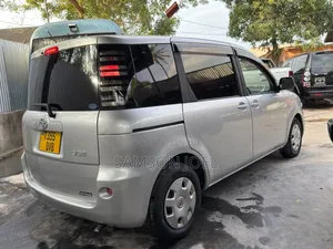 Toyota Sienta 2005 Silver