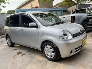 Toyota Sienta 2005 Silver