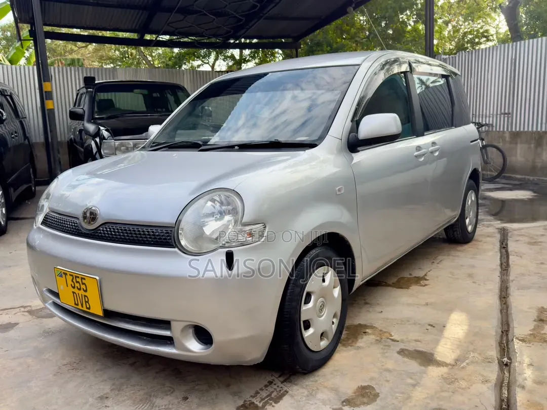 Toyota Sienta 2005 Silver