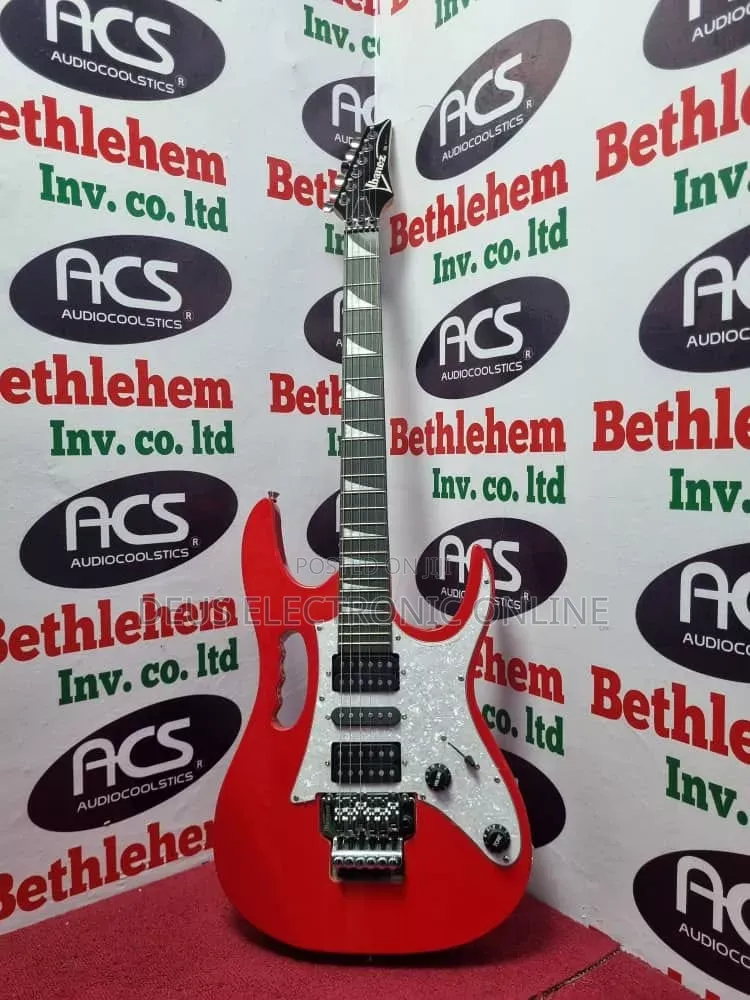 Solo Guitar Red and White Ibanez 380,000 Na Mkanda