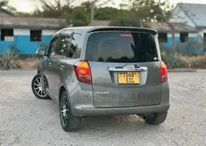 Toyota Ractis 2007 Gray