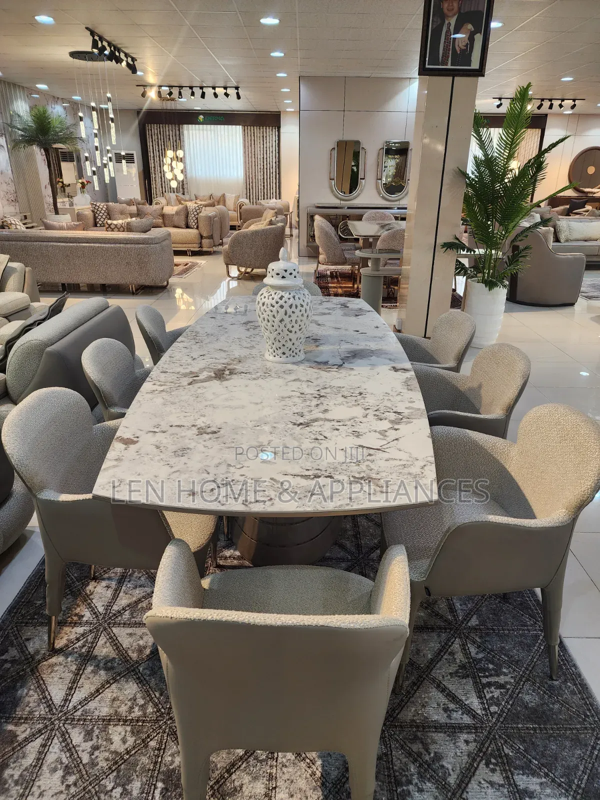 Dinning Set of Eight People
