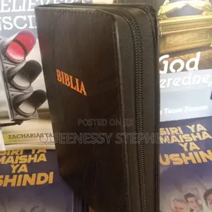 Biblia Ya Maandiko Matakatifu Zenye Cover