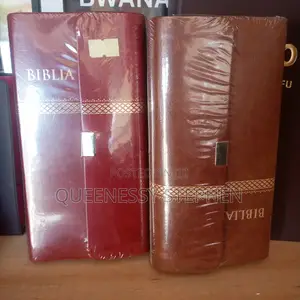 Biblia Ya Wanawake Ya Pouchi